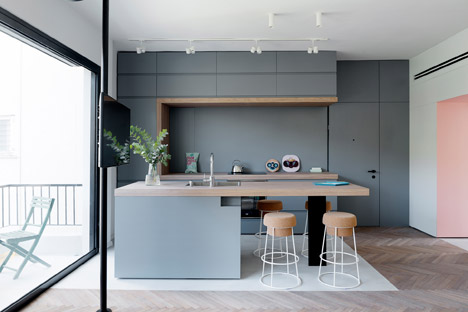 55 metre Tel Aviv apartment by Maayan Zusman and Amir Navon