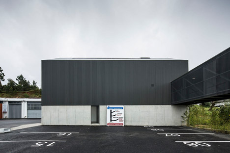 Ademia office and warehouse building by Joao Mendes Ribeiro