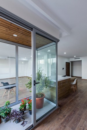 Andarzgoo residential building by Ayeneh Office