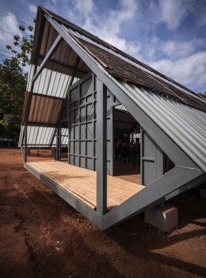 Baan Huay Sarn Yaw School by Vin Varavarn Architects