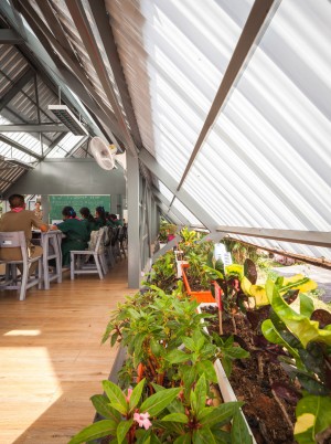 Baan Huay Sarn Yaw School by Vin Varavarn Architects