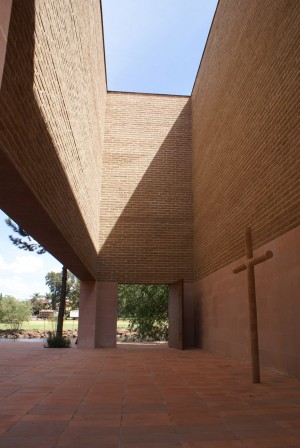 Centinela Chapel by Estudio ALA