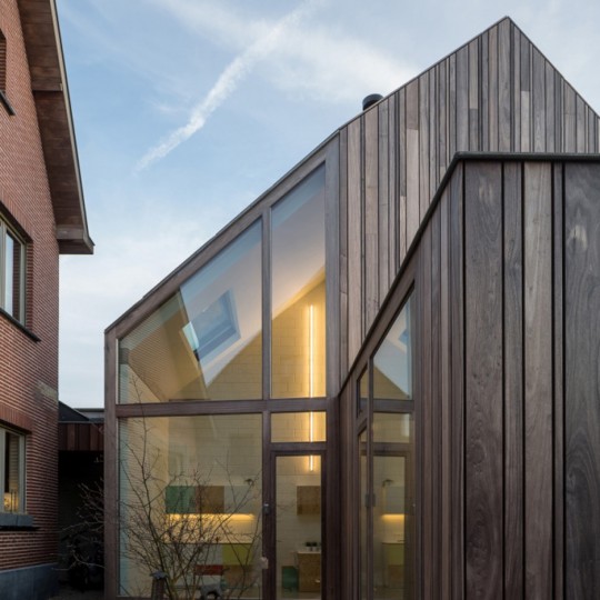 Dentist-practice_Declerck-Daels_Bruges_dezeen_sq1