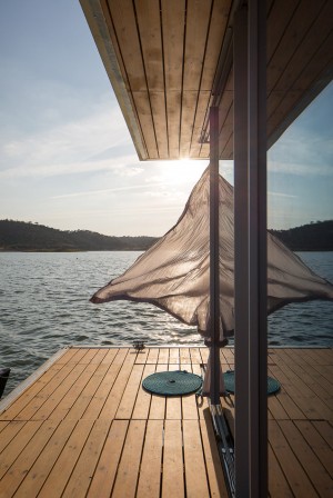 Floatwing floating house by Friday