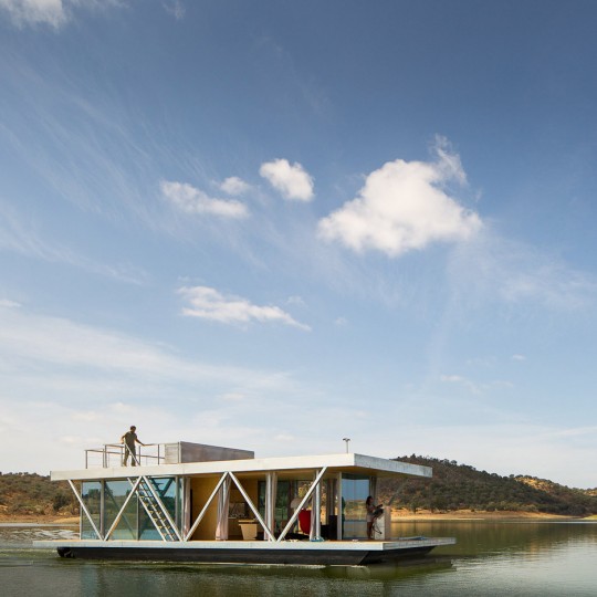 Floatwing floating house by Friday