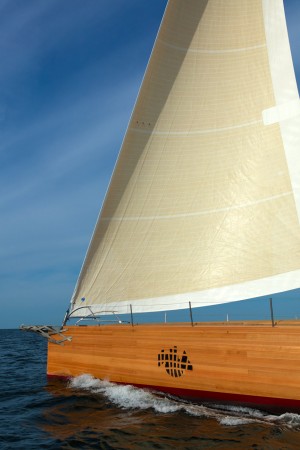 Frank-Gehry_yacht_dezeen_936_0