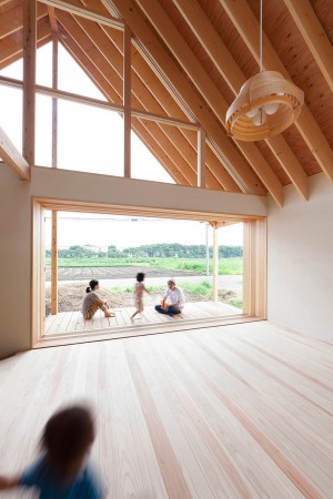 Gabled roof Kawagoe by Tailored Design Lab