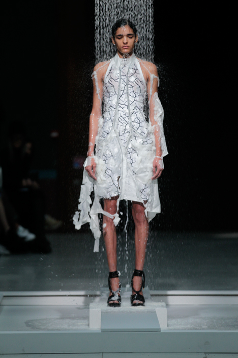 Hussein Chalayan's melting clothes for Spring Summer 2016