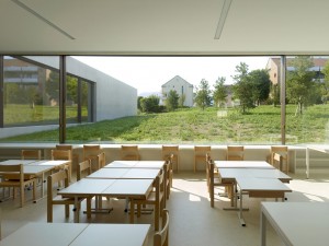 Kindergarten and crèche by Pierre-Alain Dupraz