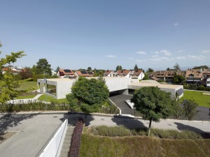 Kindergarten and crèche by Pierre-Alain Dupraz
