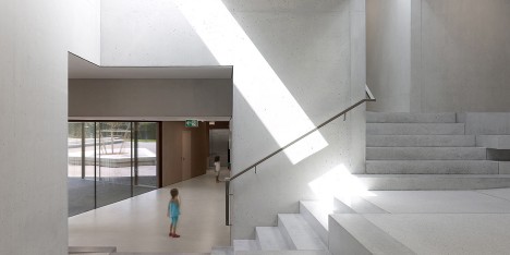 Kindergarten and crèche by Pierre-Alain Dupraz