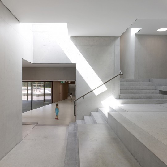 Kindergarten and crèche by Pierre-Alain Dupraz