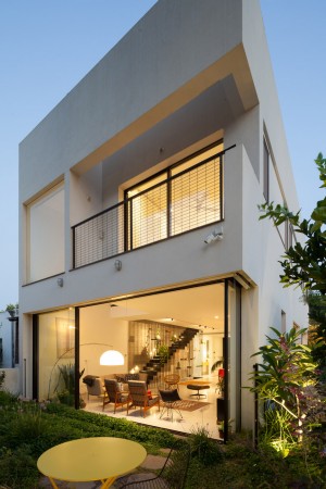 Mendelkern townhouse in Tel-Aviv by David Lebenthal Architects