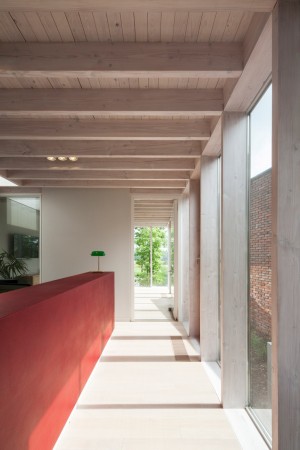 Mirrored office extension by Atelier Vens Vanbelle