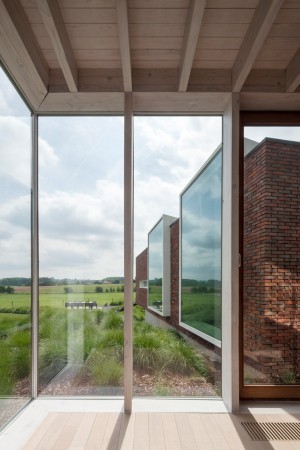 Mirrored office extension by Atelier Vens Vanbelle