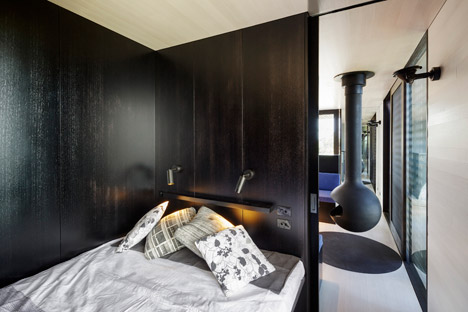 Moonlight Cabin by Jackson Clements Burrows Architects