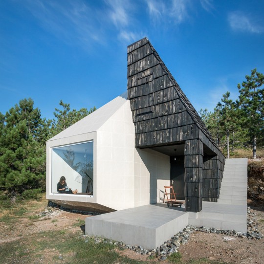 Mountain-House_Serbia_EXE-studio_dezeen_936_0