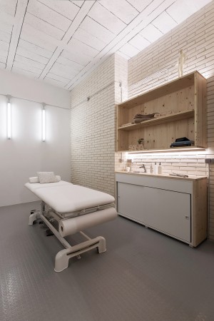 Physiotherapy centre by Nano Arquitectos