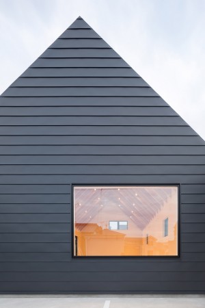 Sanjo Hokusei Community Center by Yasunari Tsukada Design