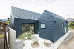 Sanjo Hokusei Community Center by Yasunari Tsukada Design