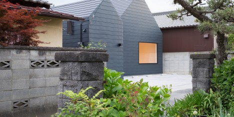 Sanjo Hokusei Community Center by Yasunari Tsukada Design