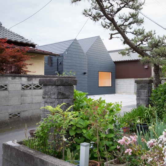 Sanjo Hokusei Community Center by Yasunari Tsukada Design