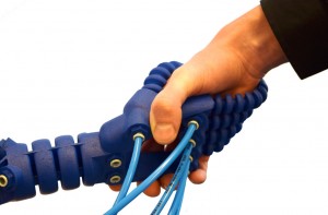 Soft-robot-hand_Rob-Scharff_dezeen_936_6