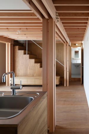 4 columns Tokyo house by FT Architects