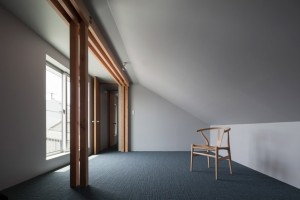 4 columns Tokyo house by FT Architects