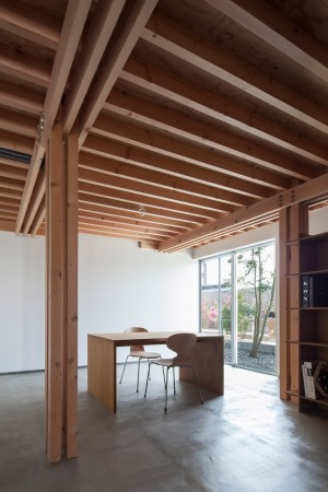 4 columns Tokyo house by FT Architects