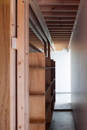 4 columns Tokyo house by FT Architects