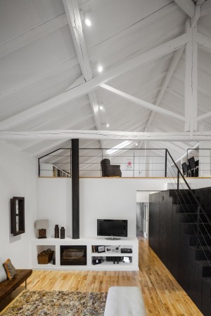 Barn House Monte Real by Ines Brandao