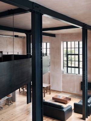 Clapton Warehouse by Sadie Snelson Architects