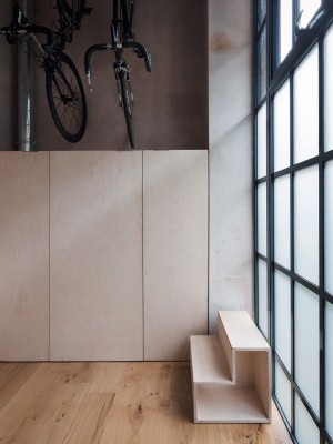 Clapton Warehouse by Sadie Snelson Architects