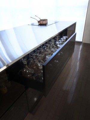 Finesse glass modular kitchen system by Tokujin Yoshioka