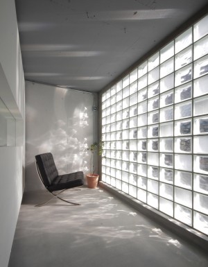 Diamant Glass Art Gallery by Jun Murata