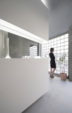 Diamant Glass Art Gallery by Jun Murata