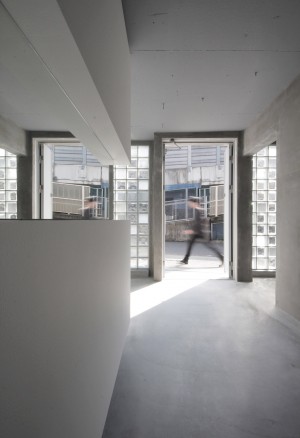 Diamant Glass Art Gallery by Jun Murata