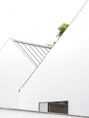 Helderly Hall in Bievres by Marchi Architectes