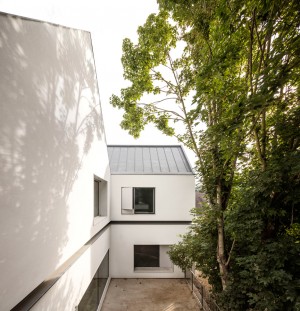 Helderly Hall in Bievres by Marchi Architectes