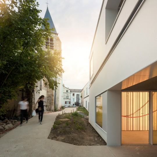 Helderly Hall in Bievres by Marchi Architectes
