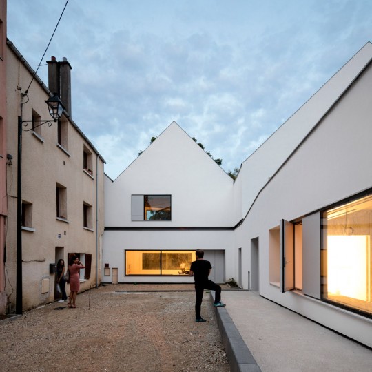 Helderly Hall in Bievres by Marchi Architectes