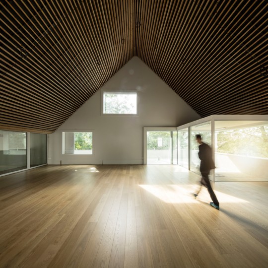 Helderly Hall in Bievres by Marchi Architectes