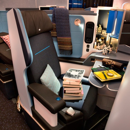 Hella Jongerius designs “homelike” cabin interiors for KLM’s Boeing 787 aircraft