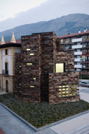 Library extension in Azkoitia by Estudio Beldarrain