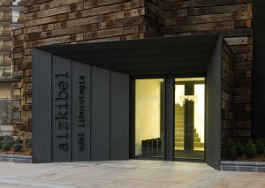 Library extension in Azkoitia by Estudio Beldarrain