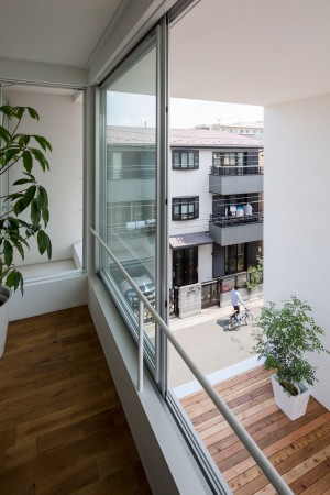 Little House Big Terrace by Takuro Yamamoto