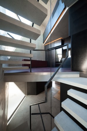 R · torso · C house in Tokyo by Atelier Tekuto