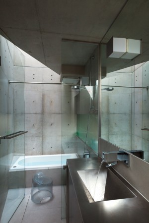 R · torso · C house in Tokyo by Atelier Tekuto