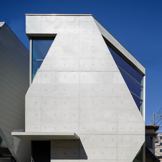 R · torso · C house in Tokyo by Atelier Tekuto